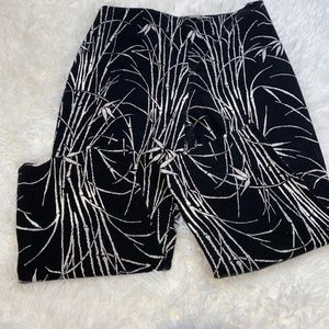 EUC Talbots Capri Printed Pants in Black and White Side Zip